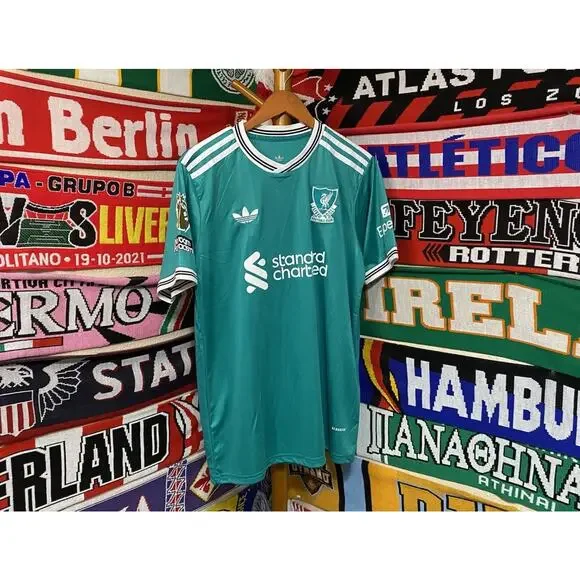 Liverpool | Men’s Large Away “Green” Jersey - Picture 6 of 7
